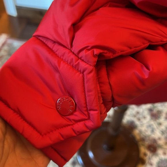 Moncler red puffer size M in excellent condition. Removable Blue fox fur trim - Picture 9 of 14